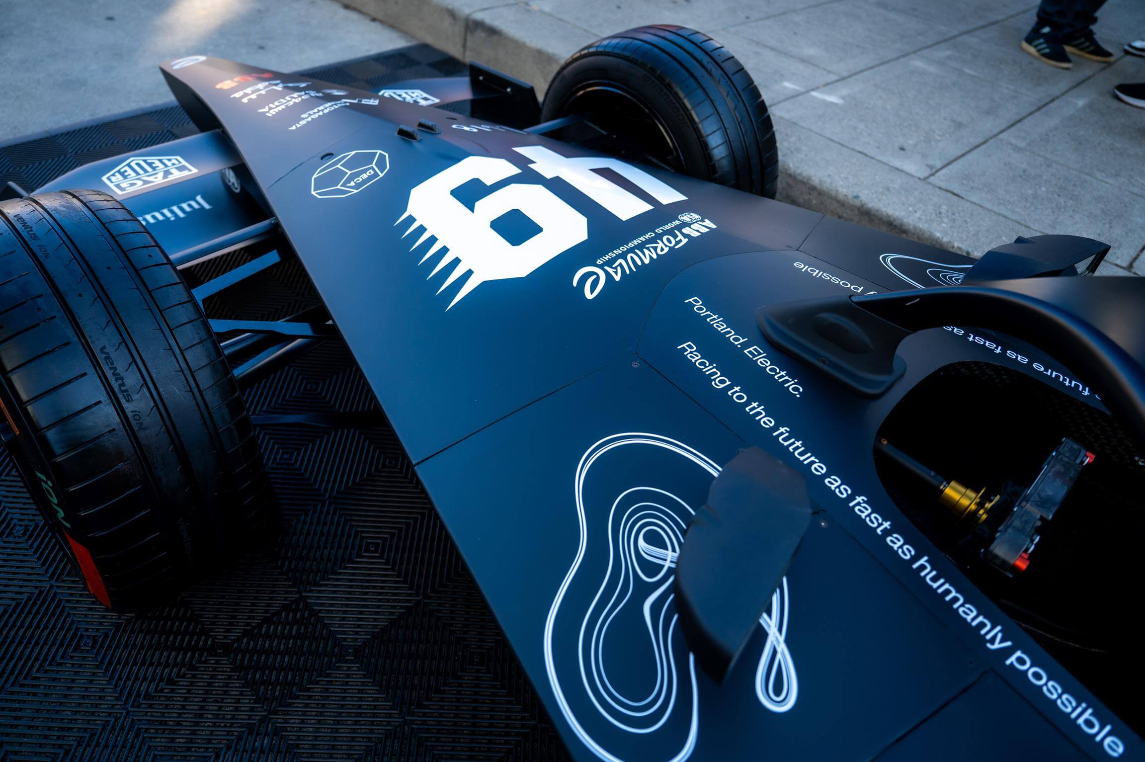 THE FASTEST ELECTRIC RACING CAR IN THE WORLD #FormulaE 