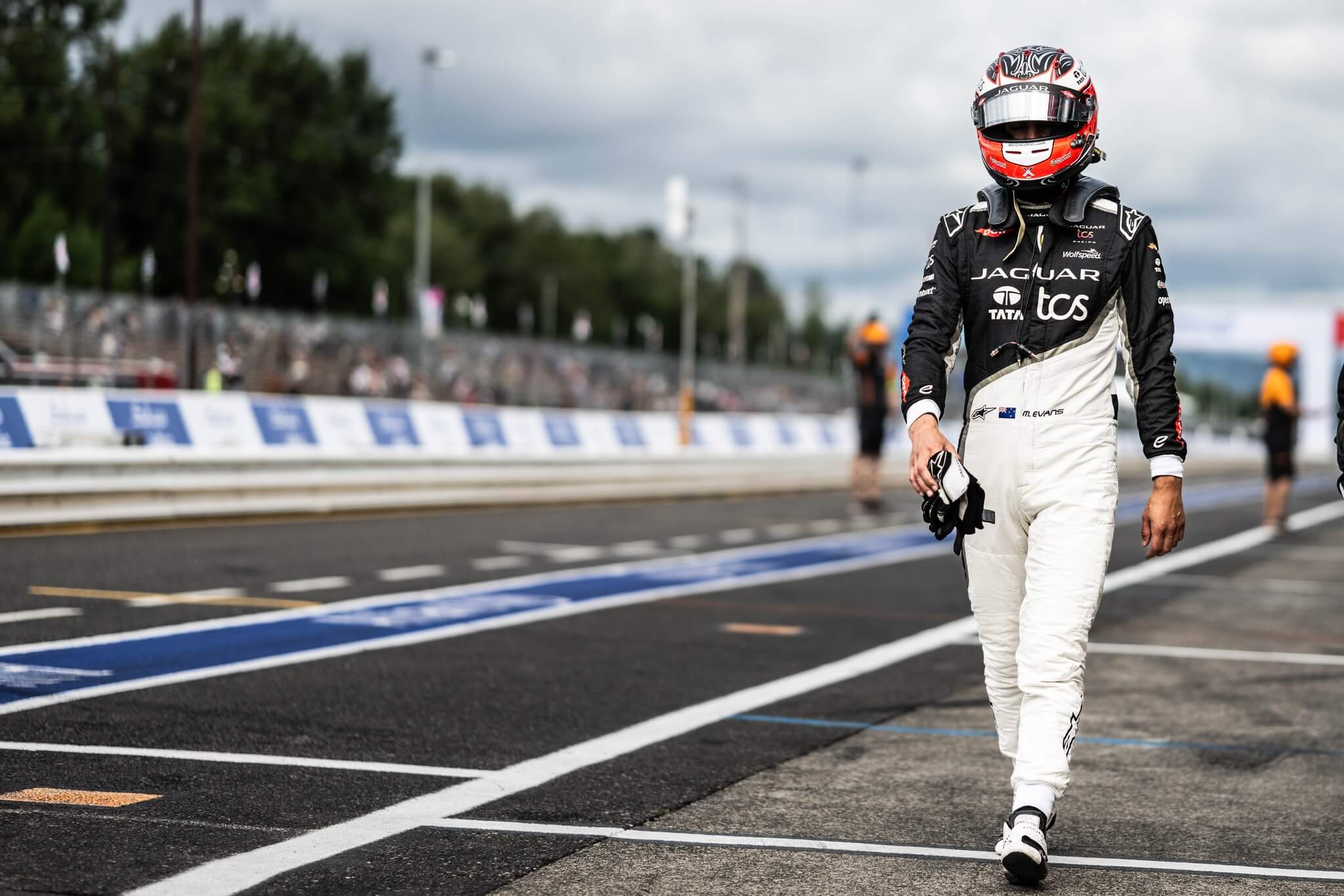 Mitch-Evans-in-pitlane-in-Portland