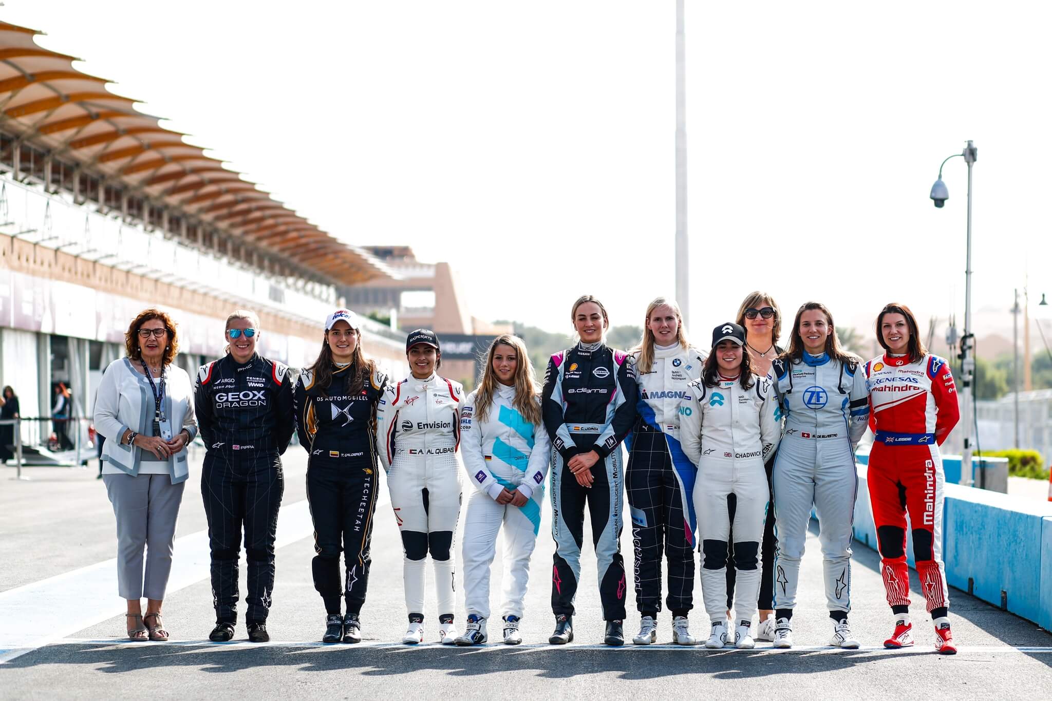 Female-drivers-at-the-2018-in-season-test-diriyah