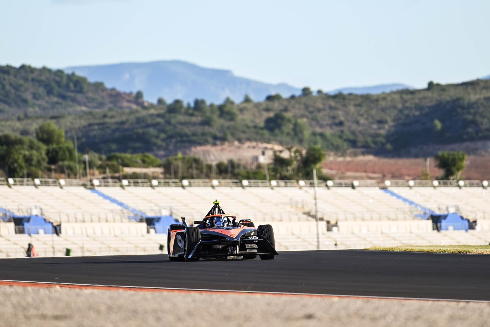 McLaren-car-at-the-circuito-ricardo-tormo