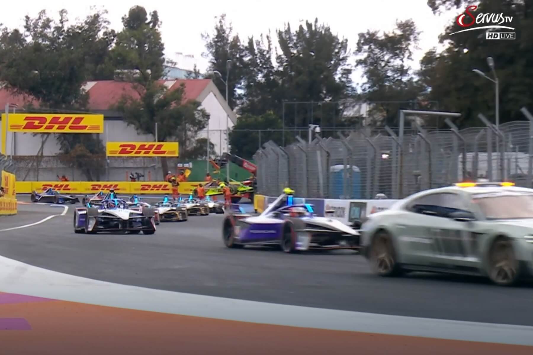 The safety car leads the field into turn 13, in the background the Cupra Kiro of David Beckmann is driven off the track by a recovery vehicle